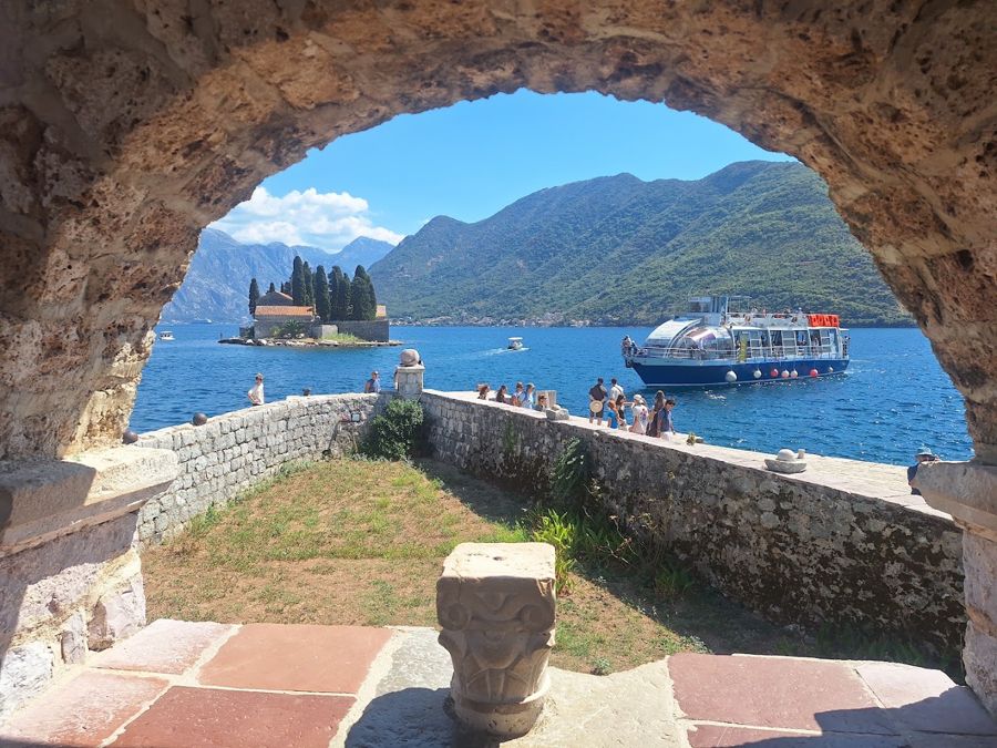 Our Lady of the Rocks framed by a stone arch